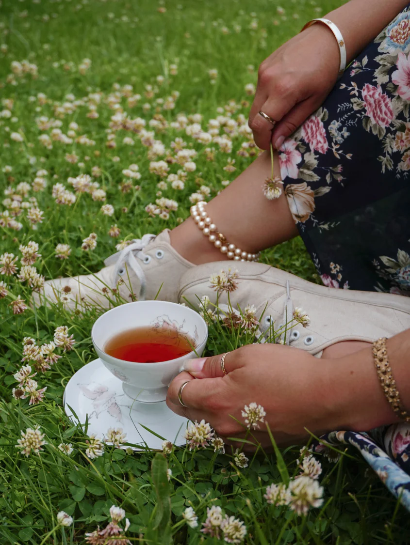 London Fog Floral Low Top - Image 10