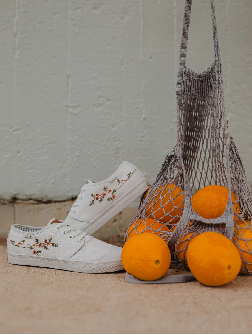 London Fog Floral Low Top - Image 20