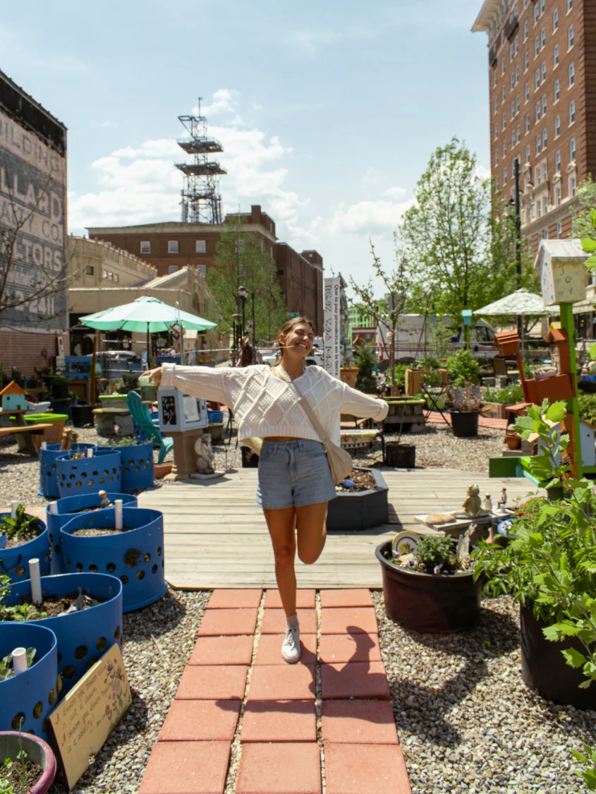 London Fog Floral Low Top - Image 6
