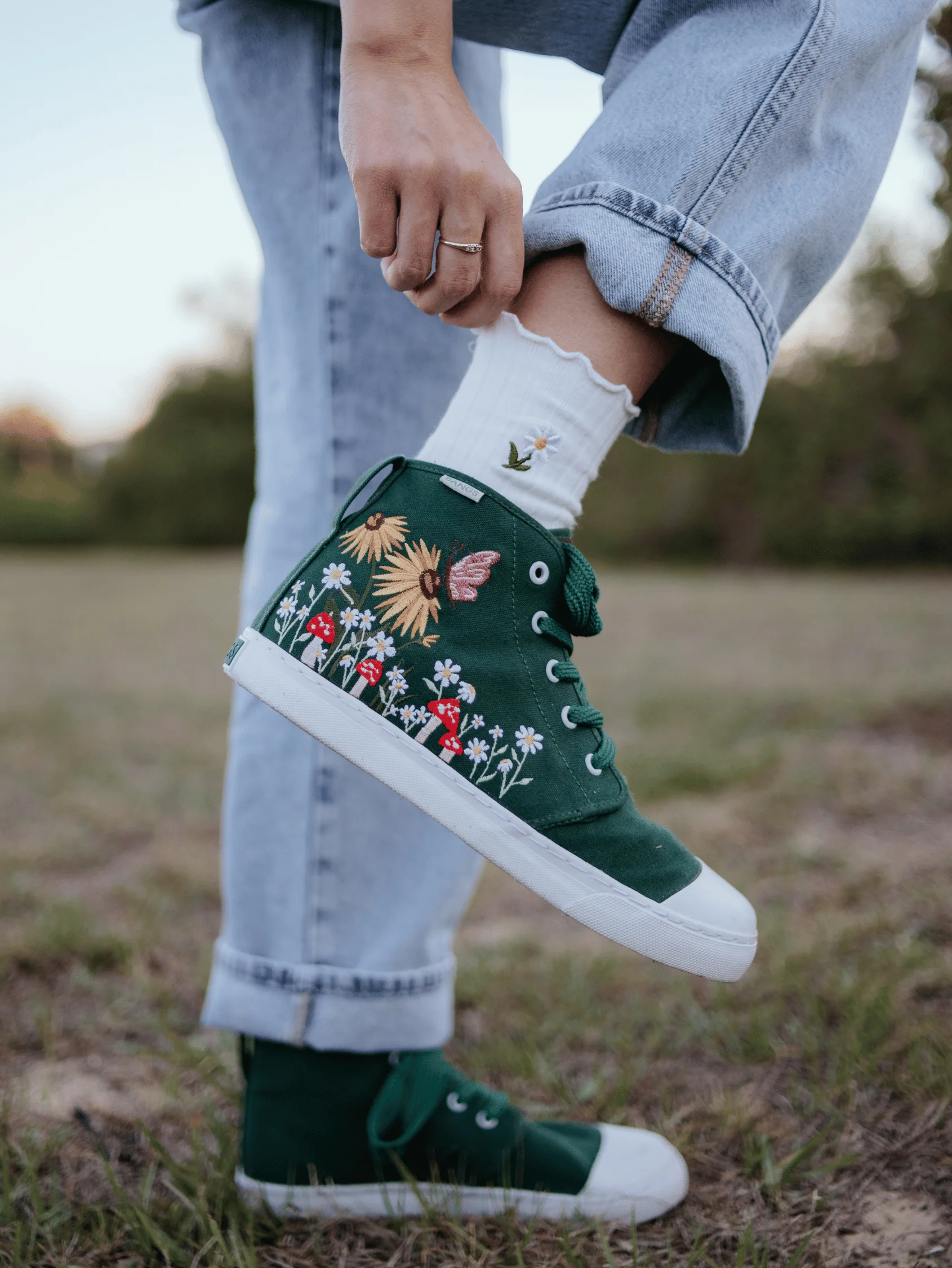 Fluttering Fields High Top - Image 9